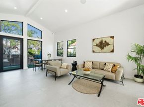 8982 Norma Place, West Hollywood CA 90069