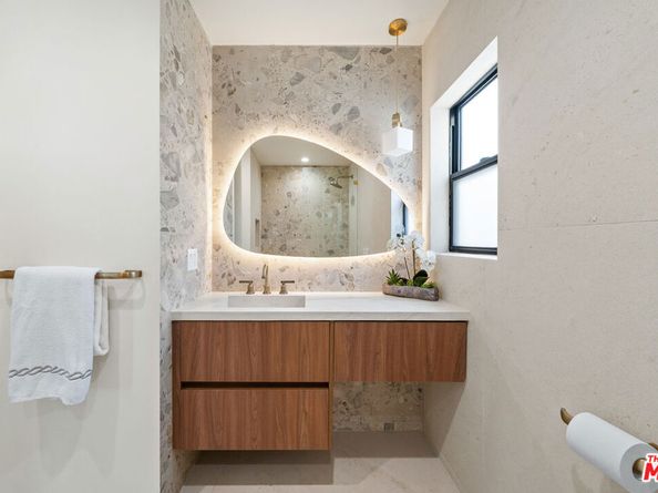 8982 Norma Place, West Hollywood CA 90069