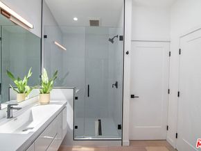 2843 S Holt Avenue, Los Angeles CA 90034
