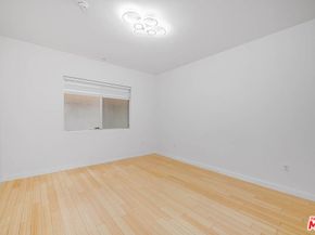 966 S St Andrews Place 104, Los Angeles CA 90019