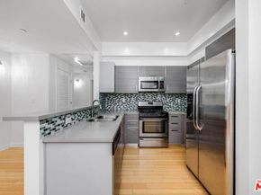 966 S St Andrews Place 104, Los Angeles CA 90019