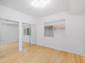 966 S St Andrews Place 104, Los Angeles CA 90019