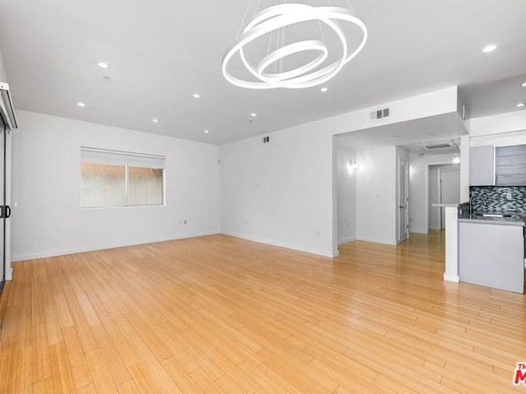 966 S St Andrews Place 104, Los Angeles CA 90019