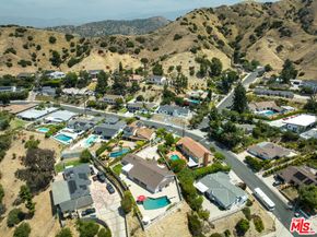 8471 Vine Valley Drive, Sun Valley CA 91352