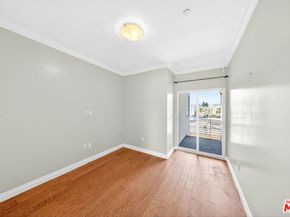 3061 W 12th Place 207, Los Angeles CA 90006