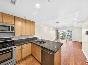 3061 W 12th Place 207, Los Angeles CA 90006