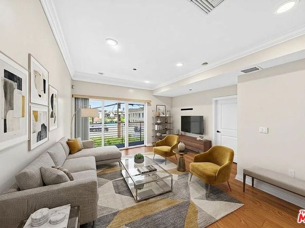 3061 W 12th Place 207, Los Angeles CA 90006