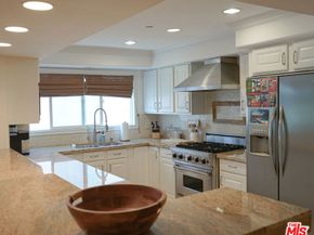 10390 La Grange Avenue PH3, Los Angeles CA 90025