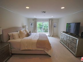 10390 La Grange Avenue PH3, Los Angeles CA 90025