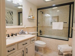 10390 La Grange Avenue PH3, Los Angeles CA 90025