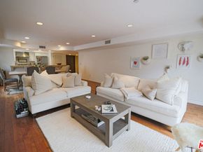 10390 La Grange Avenue PH3, Los Angeles CA 90025