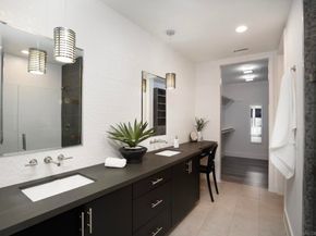 8570 Aspect Dr, San Diego CA 92108