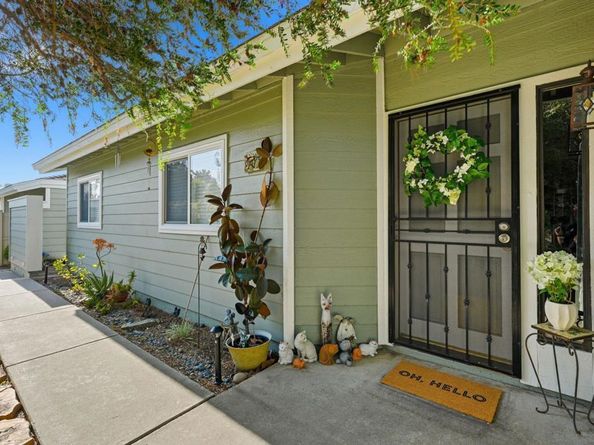 1998 Cambridge Ct, Vista CA 92081