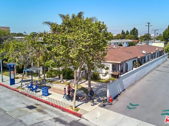 2711 Pico Boulevard, Santa Monica CA 90405