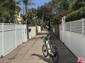 9 19th Avenue, Venice CA 90291