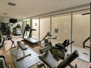 575 S Barrington Avenue 204, Los Angeles CA 90049