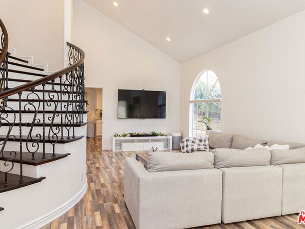 12000 Falcon Crest Way, Porter Ranch CA 91326