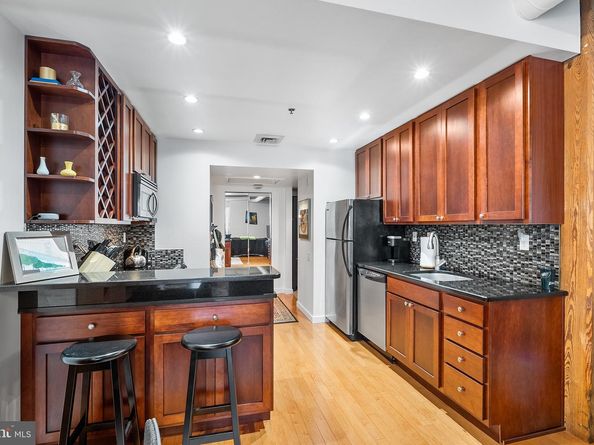 301 Race Street 410, Philadelphia PA 19106