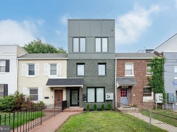 771 18TH Street NE B, Washington DC 20002