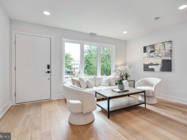 771 18TH Street NE B, Washington DC 20002