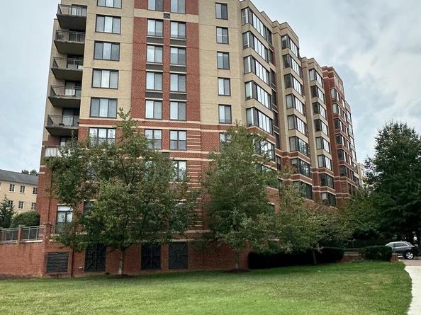 2220 Fairfax Drive 309, Arlington VA 22201