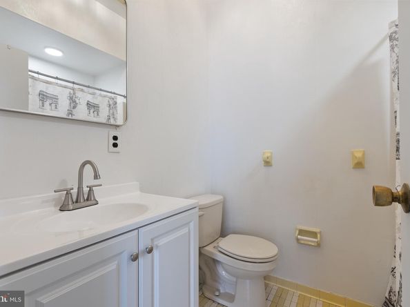 2401 S Opal Street, Philadelphia PA 19145