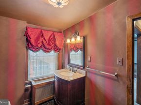 148 Vine Street, Philadelphia PA 19106