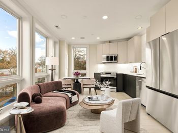 2305 Nicholson SE