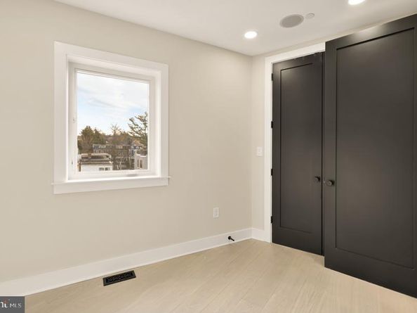 2305 Nicholson SE 404, Washington DC 20020
