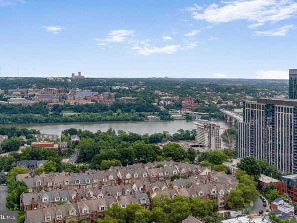 1781 N Pierce Street 303, Arlington VA 22209