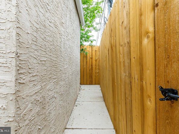 2433 W Seybert Street, Philadelphia PA 19121