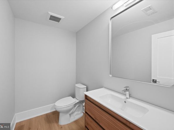 627 Hine Street SE, Vienna VA 22180