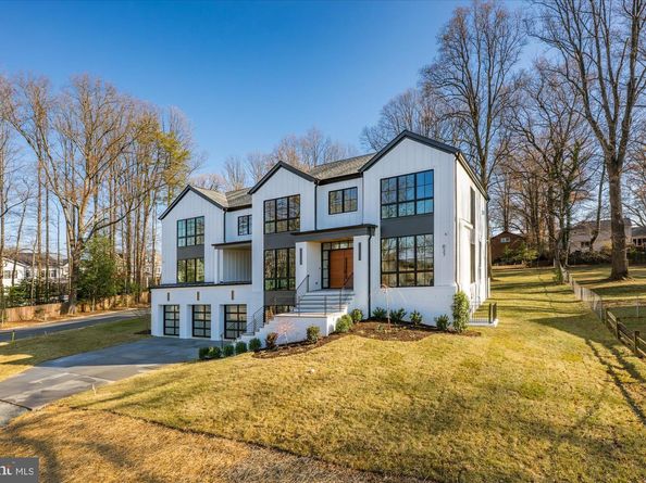 627 Hine Street SE, Vienna VA 22180