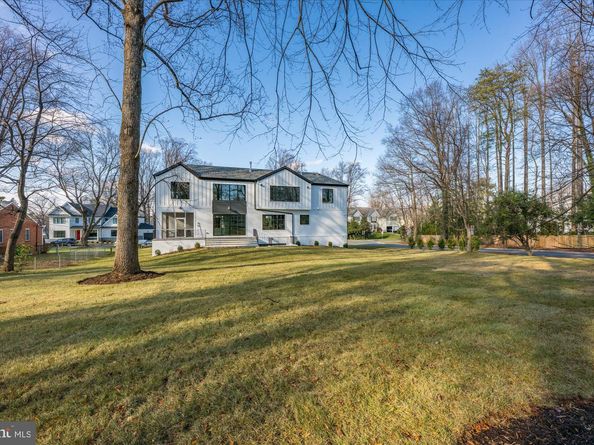 627 Hine Street SE, Vienna VA 22180