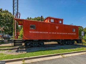 627 Hine Street SE, Vienna VA 22180