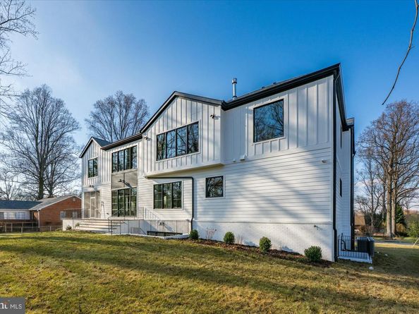 627 Hine Street SE, Vienna VA 22180