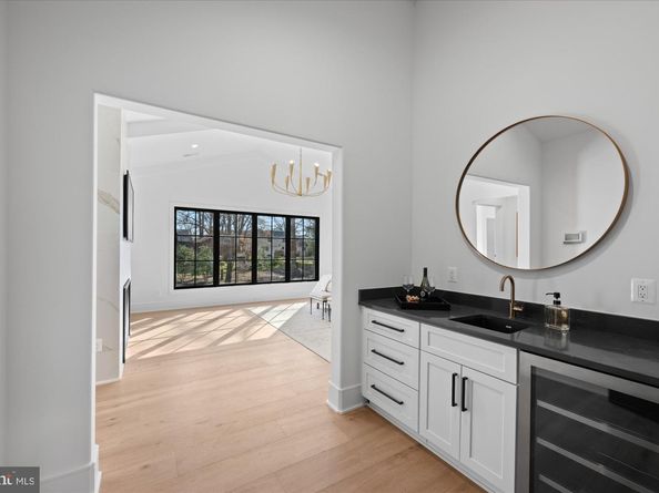 627 Hine Street SE, Vienna VA 22180