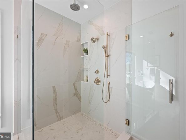 627 Hine Street SE, Vienna VA 22180