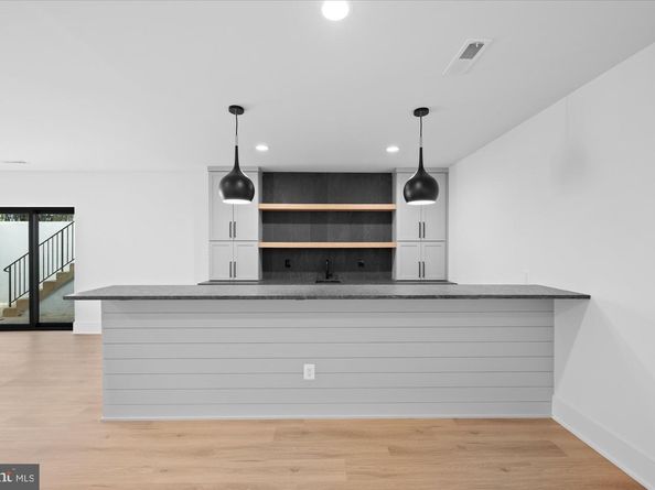 627 Hine Street SE, Vienna VA 22180