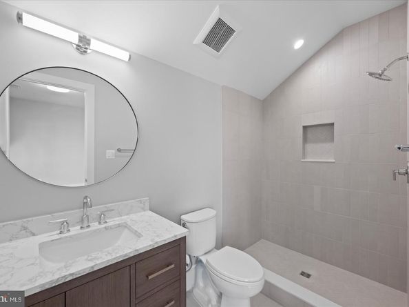 627 Hine Street SE, Vienna VA 22180