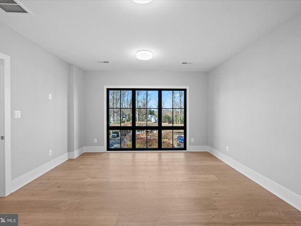 627 Hine Street SE, Vienna VA 22180