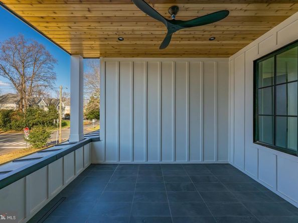 627 Hine Street SE, Vienna VA 22180