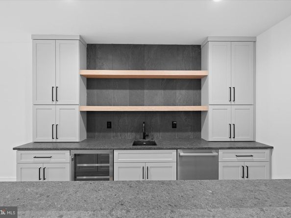 627 Hine Street SE, Vienna VA 22180