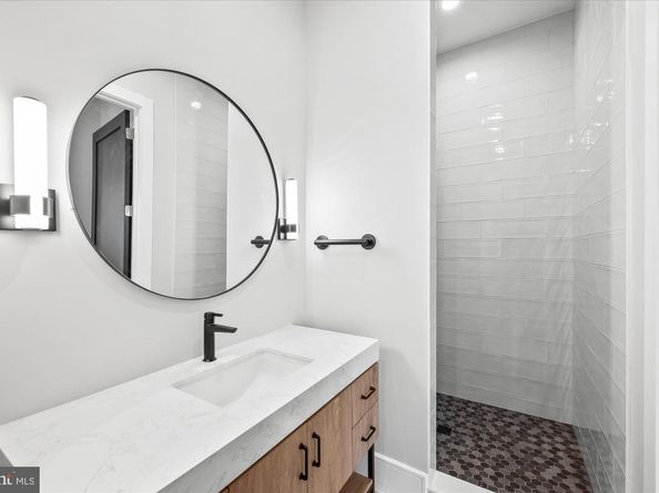 627 Hine Street SE, Vienna VA 22180