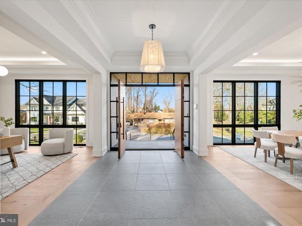 627 Hine Street SE, Vienna VA 22180