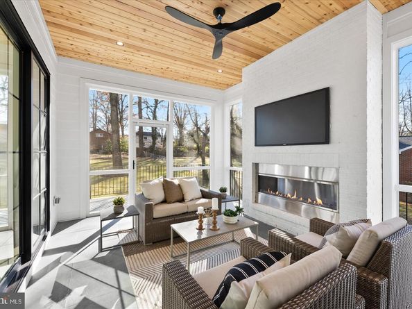 627 Hine Street SE, Vienna VA 22180