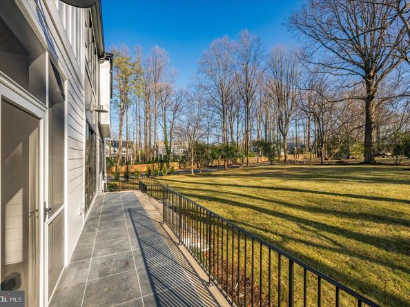 627 Hine Street SE, Vienna VA 22180