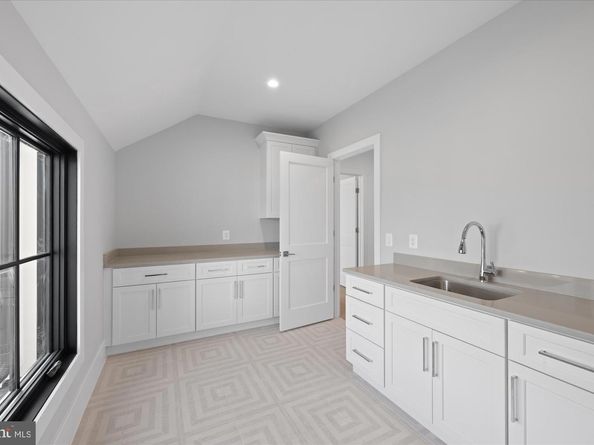 627 Hine Street SE, Vienna VA 22180