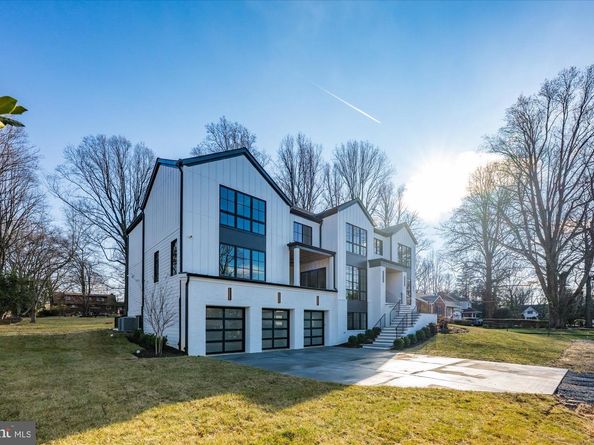 627 Hine Street SE, Vienna VA 22180