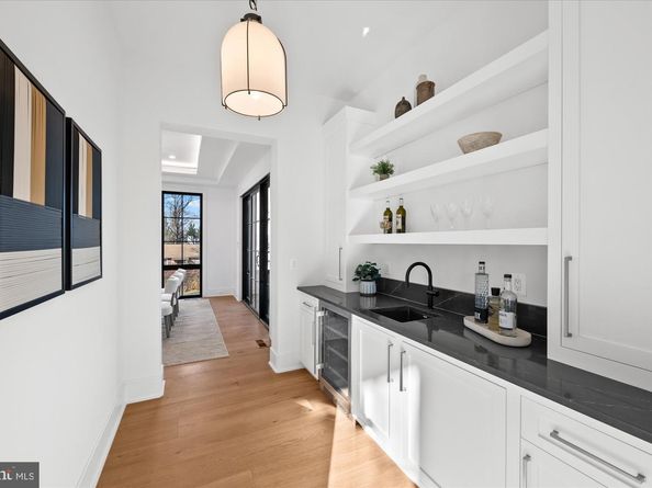 627 Hine Street SE, Vienna VA 22180